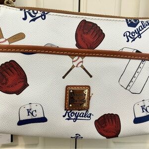 DOONEY & BOURKE White Royal’s Ginger Crossbody Bag Purse Adjustable Strap NWT